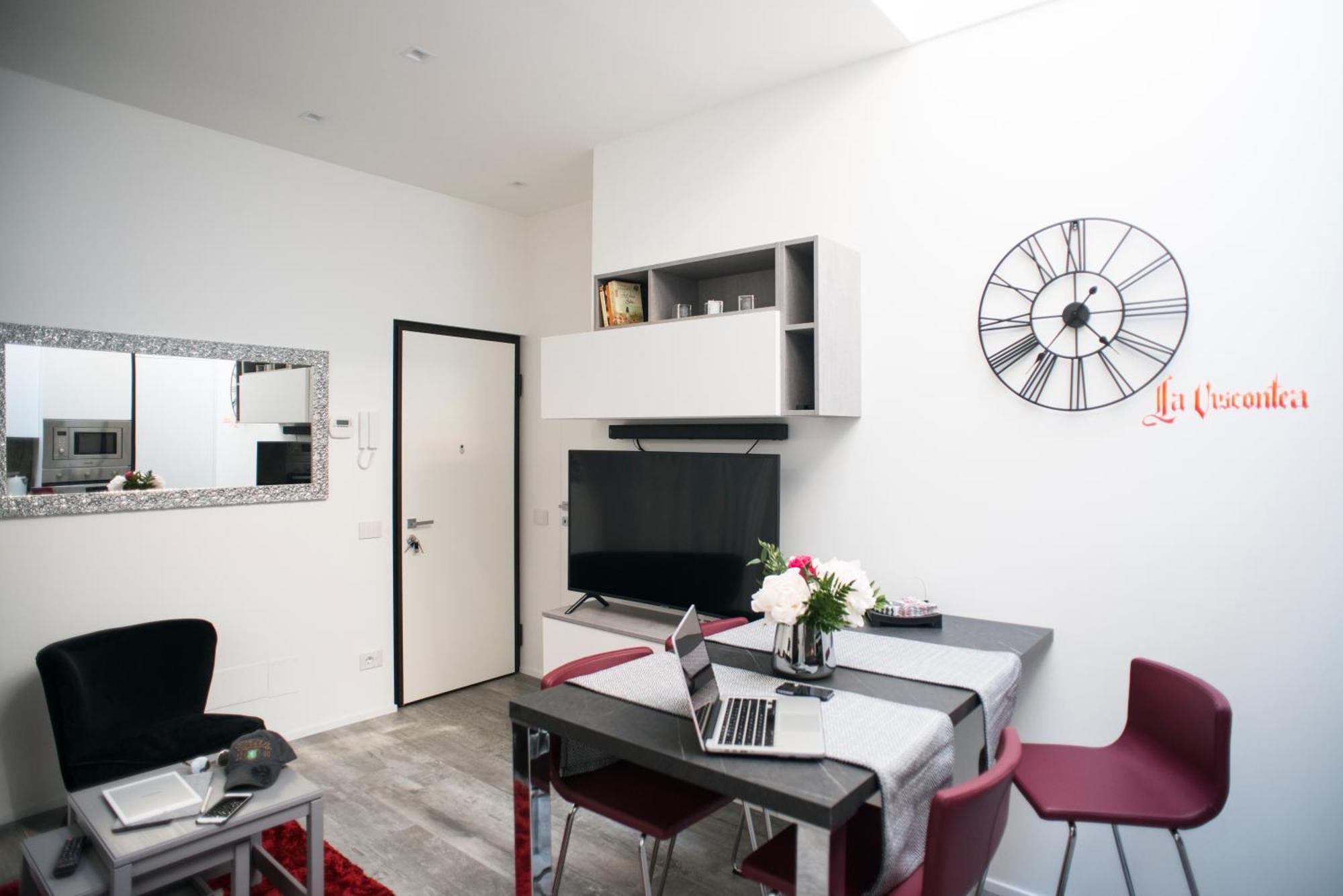 La Viscontea Apartment Леко Екстериор снимка