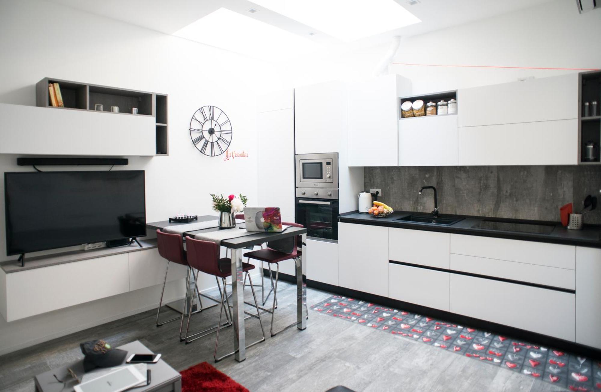 La Viscontea Apartment Леко Екстериор снимка